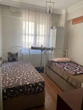 EMLAK HABERCİSİ' NDEN GÜZELYALI TAM MERKEZDE İDO'YA SAHİLE 100 ADIM SATILIK ARA KAT  3+1 DAİRE