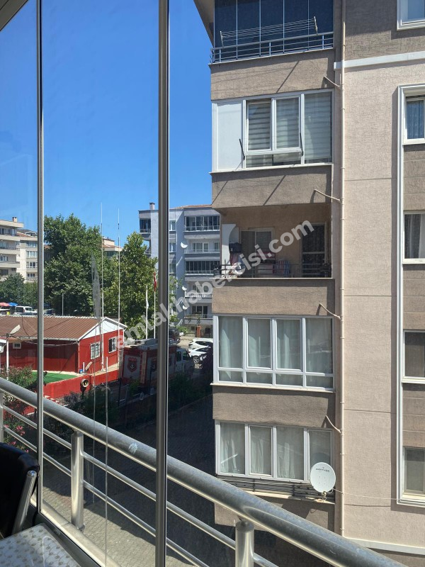 EMLAK HABERCİSİ' NDEN GÜZELYALI TAM MERKEZDE İDO'YA SAHİLE 100 ADIM SATILIK ARA KAT  3+1 DAİRE