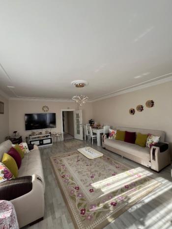 AFYON ÜÇOK EMLAKTAN CUMHURİYET MAH SATILIK 3+1 TEMİZ BAKIMLI