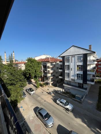 AFYON ÜÇOK EMLAKTAN CUMHURİYET MAH SATILIK 3+1 TEMİZ BAKIMLI