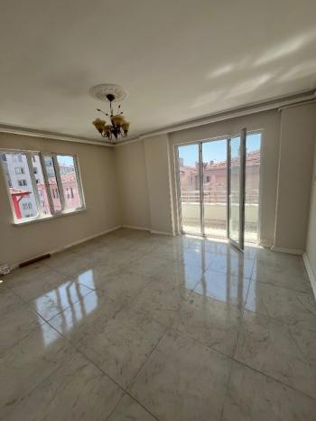 AFYON ÜÇOK EMLAKTAN HATTATKARAHİSAR MAH KİRALIK LÜX 3+0 FIRSAT SIFIR AYARINDA DAİRE