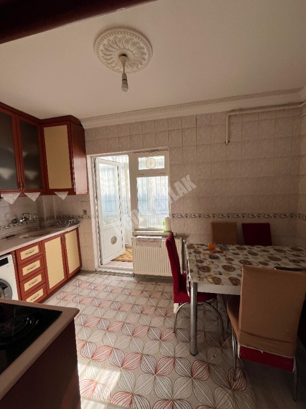 AFYON ÜÇOK EMLAKTAN CUMHURİYET MAH SATILIK 3+1 TEMİZ BAKIMLI