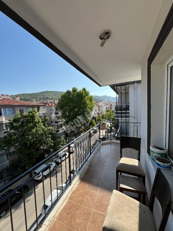 AFYON ÜÇOK EMLAKTAN CUMHURİYET MAH SATILIK 3+1 TEMİZ BAKIMLI