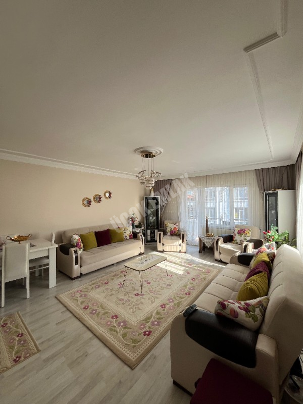AFYON ÜÇOK EMLAKTAN CUMHURİYET MAH SATILIK 3+1 TEMİZ BAKIMLI