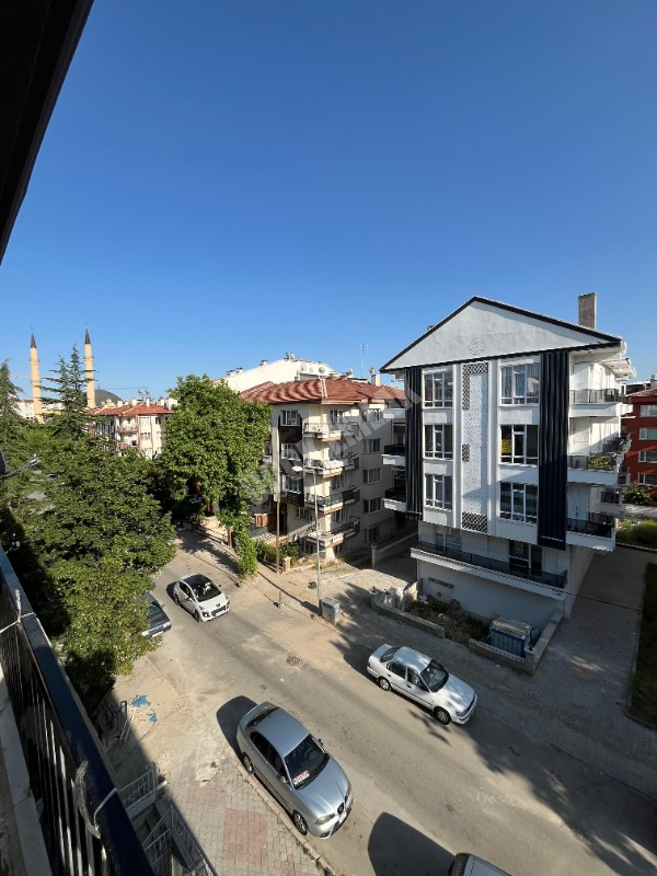 AFYON ÜÇOK EMLAKTAN CUMHURİYET MAH SATILIK 3+1 TEMİZ BAKIMLI