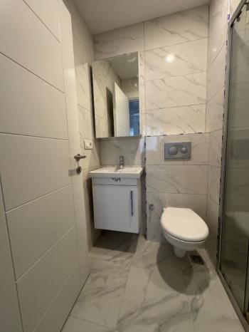 METRO ACIBADEM CADDESİ TÜRK TELEKOM YAKINI BALKONLU SIFIR DAİRE