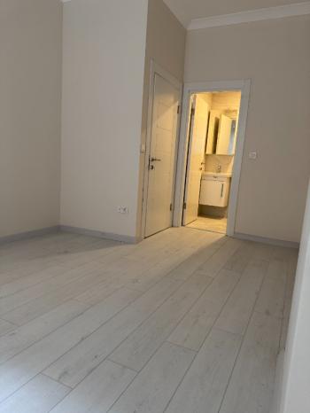 METRO ACIBADEM CADDESİ TÜRK TELEKOM YAKINI BALKONLU SIFIR DAİRE
