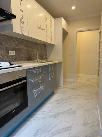 METRO ACIBADEM CADDESİ TÜRK TELEKOM YAKINI BALKONLU SIFIR DAİRE