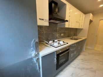 METRO ACIBADEM CADDESİ TÜRK TELEKOM YAKINI BALKONLU SIFIR DAİRE