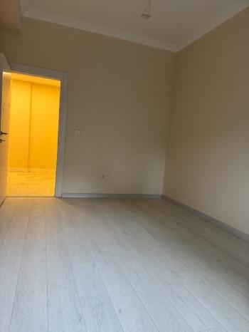 METRO ACIBADEM CADDESİ TÜRK TELEKOM YAKINI BALKONLU SIFIR DAİRE