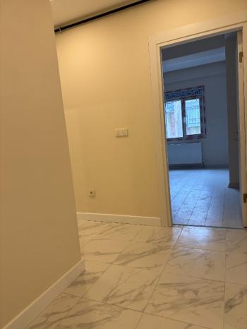 METRO ACIBADEM CADDESİ TÜRK TELEKOM YAKINI BALKONLU SIFIR DAİRE