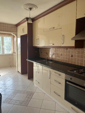 Zafer caddesi kiralik otoparkli 3+1
