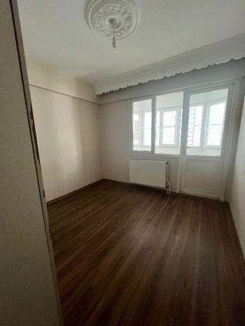 Zafer caddesi kiralik otoparkli 3+1