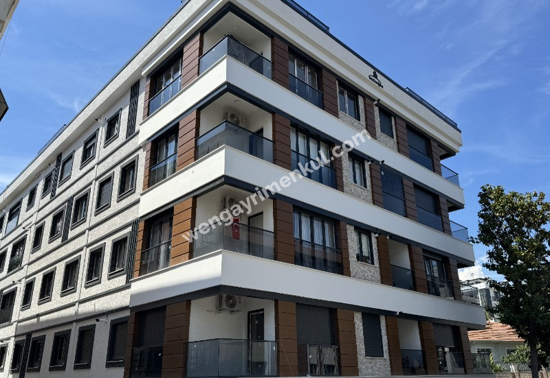 METRO ACIBADEM CADDESİ TÜRK TELEKOM YAKINI BALKONLU SIFIR DAİRE