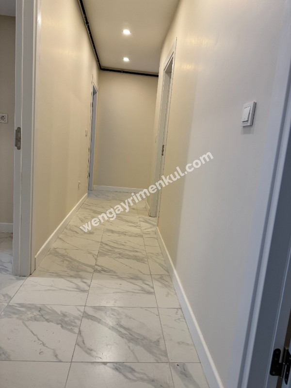 METRO ACIBADEM CADDESİ TÜRK TELEKOM YAKINI BALKONLU SIFIR DAİRE
