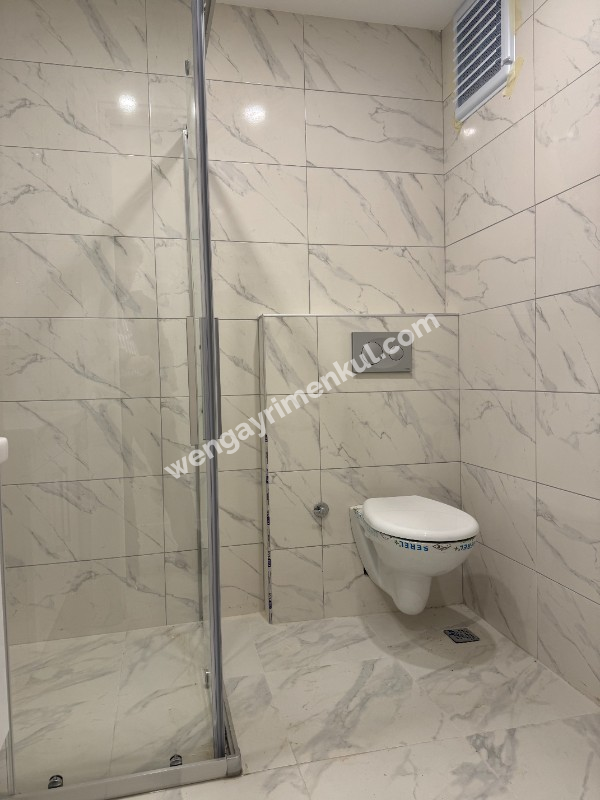 METRO ACIBADEM CADDESİ TÜRK TELEKOM YAKINI BALKONLU SIFIR DAİRE