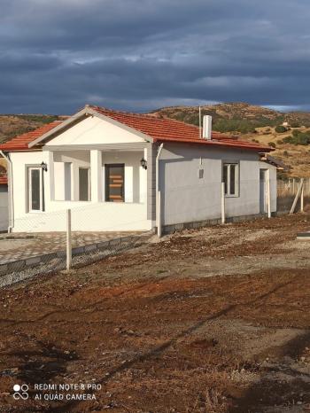 GÜVENAY – ÇORUM YAKUPARPA KÖYÜ ÜSTÜNDE – TAM DONANIMLI, TAKAS FIRSATLI EVLİ HOBİ BAHÇESİ