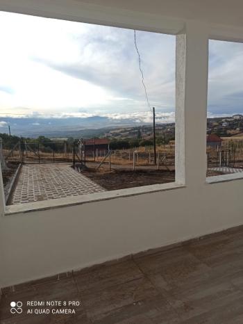 GÜVENAY – ÇORUM YAKUPARPA KÖYÜ ÜSTÜNDE – TAM DONANIMLI, TAKAS FIRSATLI EVLİ HOBİ BAHÇESİ