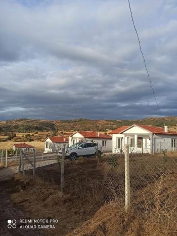 GÜVENAY – ÇORUM YAKUPARPA KÖYÜ ÜSTÜNDE – TAM DONANIMLI, TAKAS FIRSATLI EVLİ HOBİ BAHÇESİ