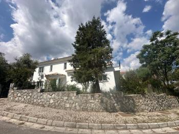 GİRNE OZANKÖY BÖLGESİNDE SATILIK TRİPLEX LÜKS 4 + 1 VİLLA ( 0533 880 00 85 )
