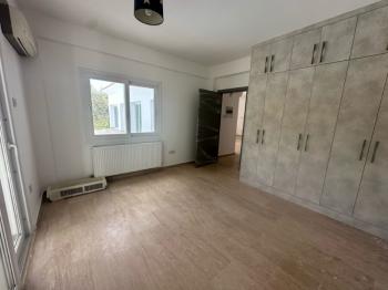 GİRNE OZANKÖY BÖLGESİNDE SATILIK TRİPLEX LÜKS 4 + 1 VİLLA ( 0533 880 00 85 )