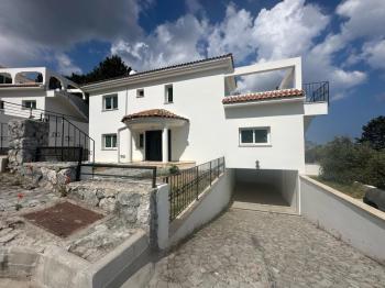 GİRNE OZANKÖY BÖLGESİNDE SATILIK TRİPLEX LÜKS 4 + 1 VİLLA  ( 0533 880 00 85 )