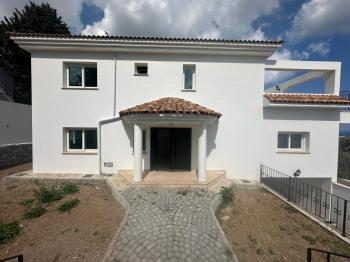 GİRNE OZANKÖY BÖLGESİNDE SATILIK TRİPLEX LÜKS 4 + 1 VİLLA  ( 0533 880 00 85 )