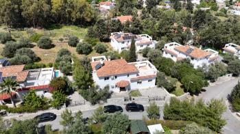 GİRNE OZANKÖY BÖLGESİNDE SATILIK TRİPLEX LÜKS 4 + 1 VİLLA  ( 0533 880 00 85 )