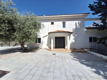 GİRNE OZANKÖY BÖLGESİNDE SATILIK TRİPLEX LÜKS 4 + 1 VİLLA ( 0533 880 0085 ) 