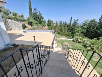 GİRNE OZANKÖY BÖLGESİNDE SATILIK TRİPLEX LÜKS 4 + 1 VİLLA ( 0533 880 0085 ) 