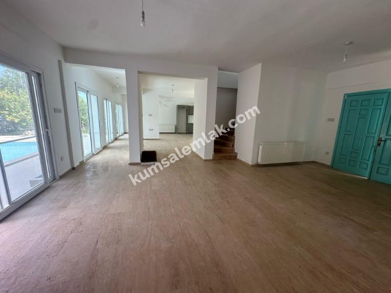 GİRNE OZANKÖY BÖLGESİNDE SATILIK TRİPLEX LÜKS 4 + 1 VİLLA ( 0533 880 00 85 )