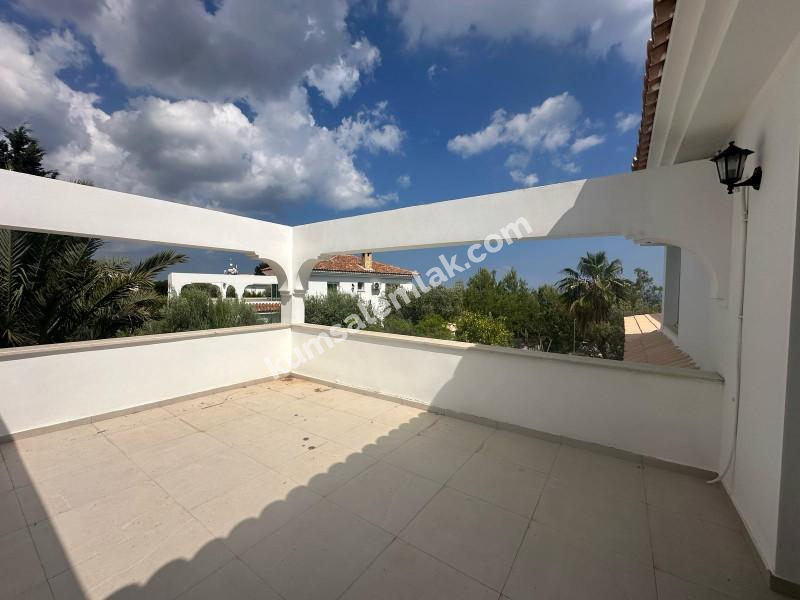 GİRNE OZANKÖY BÖLGESİNDE SATILIK TRİPLEX LÜKS 4 + 1 VİLLA ( 0533 880 00 85 )