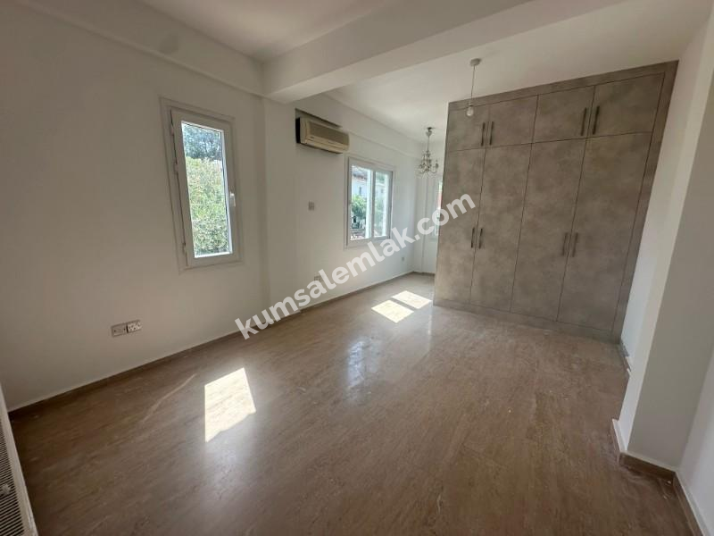 GİRNE OZANKÖY BÖLGESİNDE SATILIK TRİPLEX LÜKS 4 + 1 VİLLA ( 0533 880 00 85 )