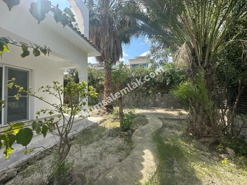 GİRNE OZANKÖY BÖLGESİNDE SATILIK TRİPLEX LÜKS 4 + 1 VİLLA ( 0533 880 00 85 )