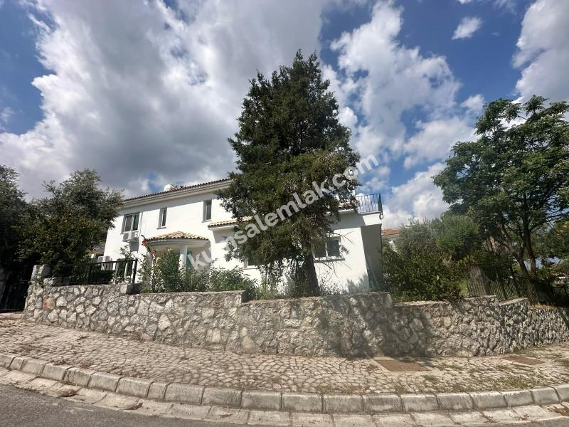 GİRNE OZANKÖY BÖLGESİNDE SATILIK TRİPLEX LÜKS 4 + 1 VİLLA ( 0533 880 00 85 )