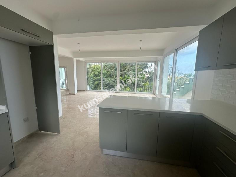 GİRNE OZANKÖY BÖLGESİNDE SATILIK TRİPLEX LÜKS 4 + 1 VİLLA  ( 0533 880 00 85 )