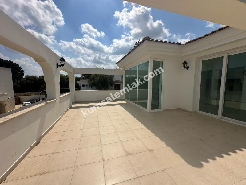 GİRNE OZANKÖY BÖLGESİNDE SATILIK TRİPLEX LÜKS 4 + 1 VİLLA  ( 0533 880 00 85 )