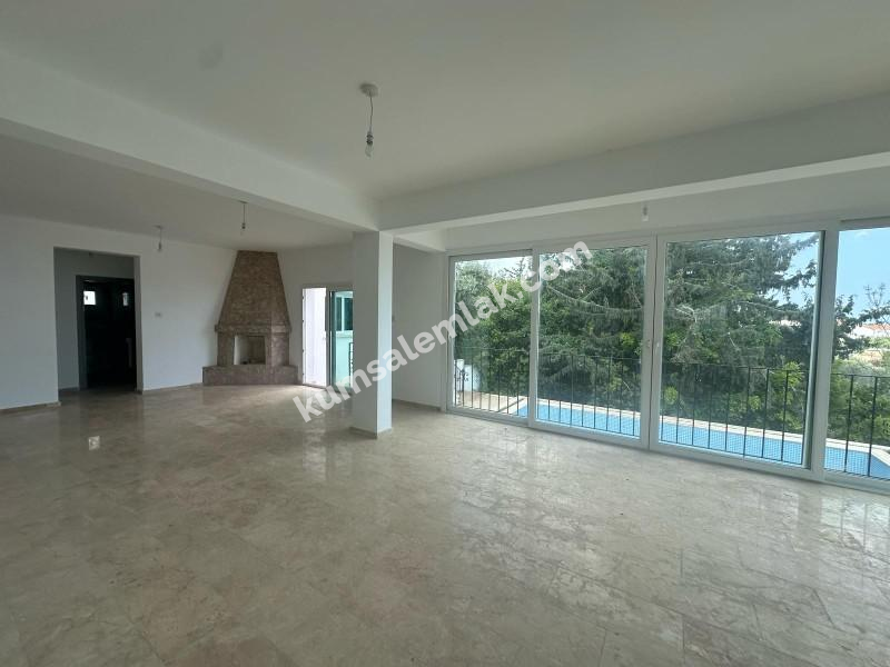 GİRNE OZANKÖY BÖLGESİNDE SATILIK TRİPLEX LÜKS 4 + 1 VİLLA  ( 0533 880 00 85 )