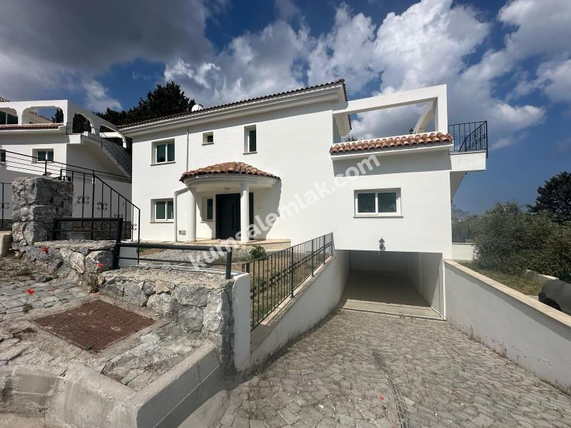 GİRNE OZANKÖY BÖLGESİNDE SATILIK TRİPLEX LÜKS 4 + 1 VİLLA  ( 0533 880 00 85 )