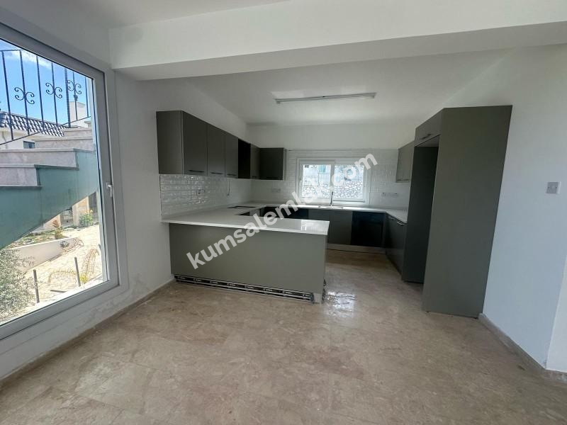 GİRNE OZANKÖY BÖLGESİNDE SATILIK TRİPLEX LÜKS 4 + 1 VİLLA  ( 0533 880 00 85 )