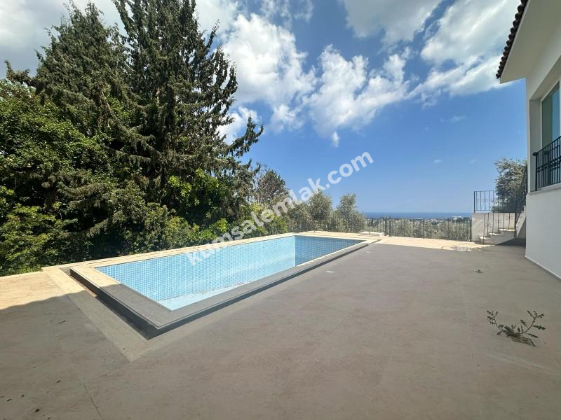 GİRNE OZANKÖY BÖLGESİNDE SATILIK TRİPLEX LÜKS 4 + 1 VİLLA  ( 0533 880 00 85 )