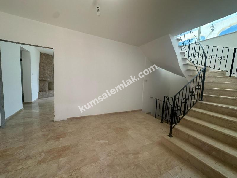 GİRNE OZANKÖY BÖLGESİNDE SATILIK TRİPLEX LÜKS 4 + 1 VİLLA  ( 0533 880 00 85 )