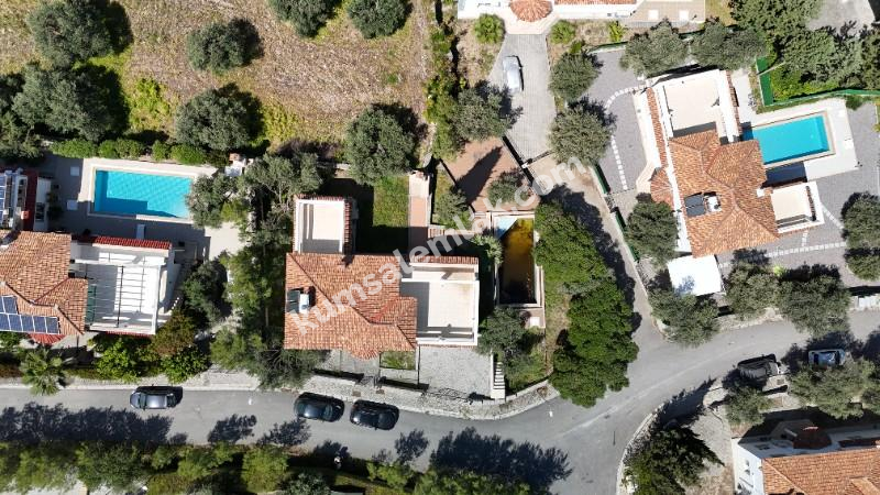 GİRNE OZANKÖY BÖLGESİNDE SATILIK TRİPLEX LÜKS 4 + 1 VİLLA  ( 0533 880 00 85 )
