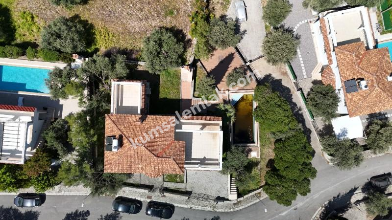 GİRNE OZANKÖY BÖLGESİNDE SATILIK TRİPLEX LÜKS 4 + 1 VİLLA  ( 0533 880 00 85 )