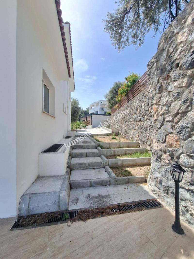 GİRNE OZANKÖY BÖLGESİNDE SATILIK TRİPLEX LÜKS 4 + 1 VİLLA ( 0533 880 0085 ) 