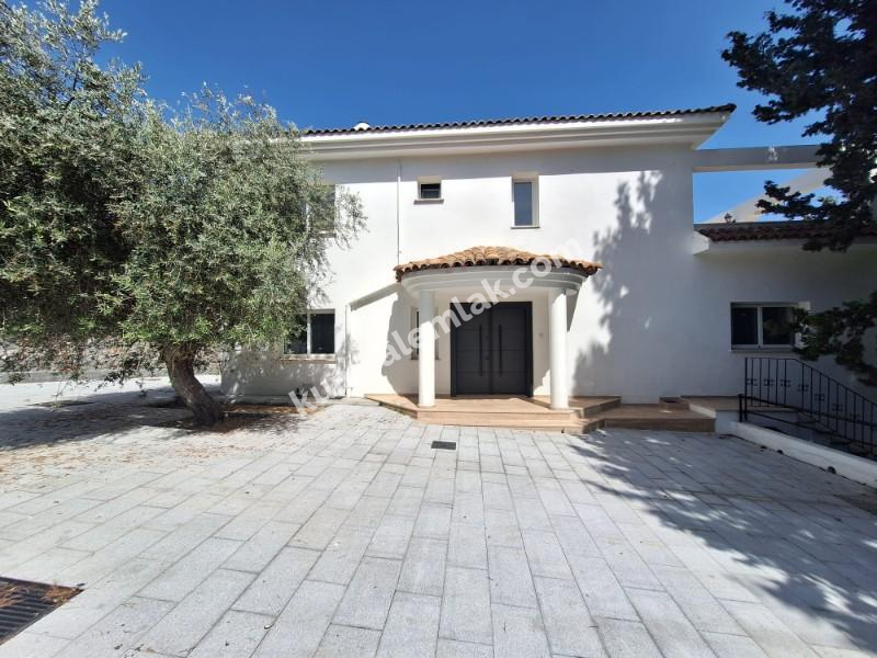 GİRNE OZANKÖY BÖLGESİNDE SATILIK TRİPLEX LÜKS 4 + 1 VİLLA ( 0533 880 0085 ) 