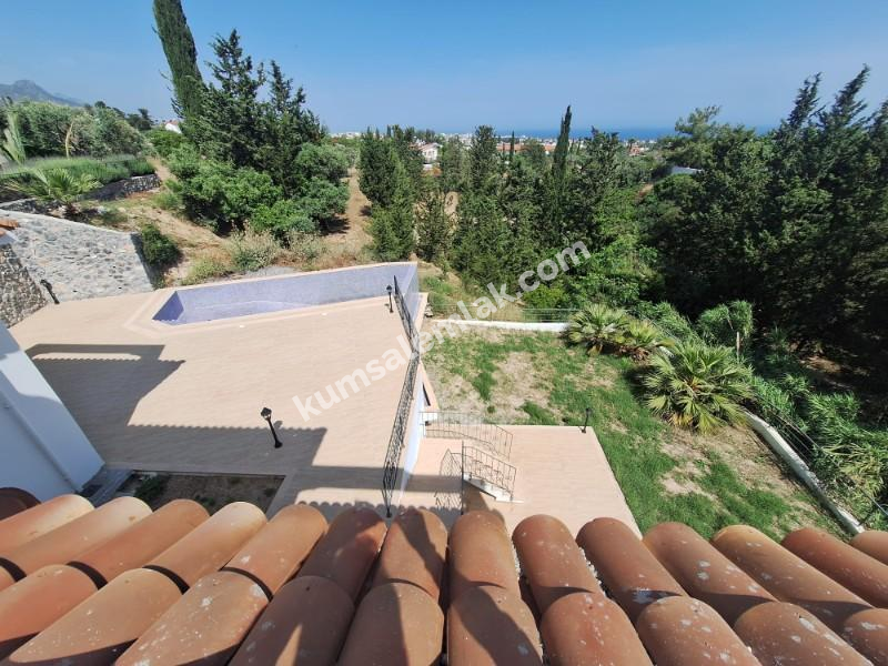 GİRNE OZANKÖY BÖLGESİNDE SATILIK TRİPLEX LÜKS 4 + 1 VİLLA ( 0533 880 0085 ) 