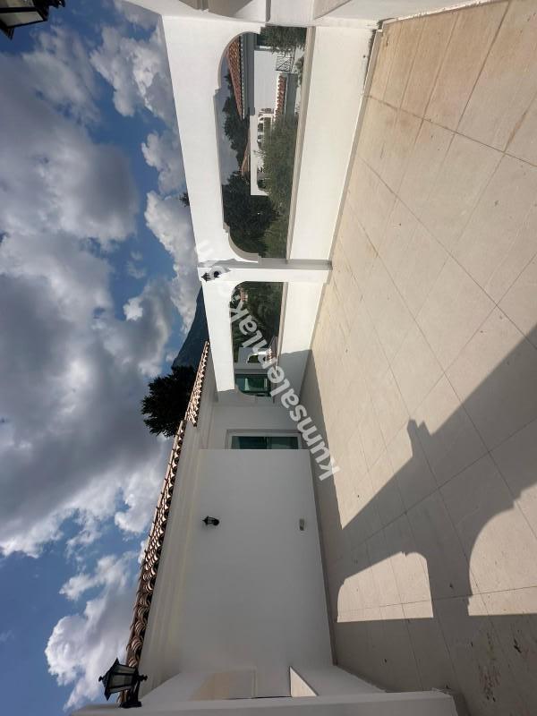 GİRNE OZANKÖY BÖLGESİNDE SATILIK TRİPLEX LÜKS 4 + 1 VİLLA ( 0533 880 00 85 )