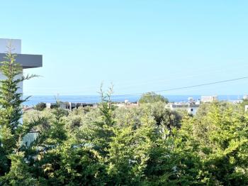 Girne Ozanköy Havuzlu Geniş Arsalı 3+1 Villa
