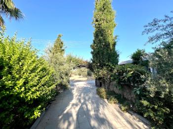 Girne Ozanköy Havuzlu Geniş Arsalı 3+1 Villa